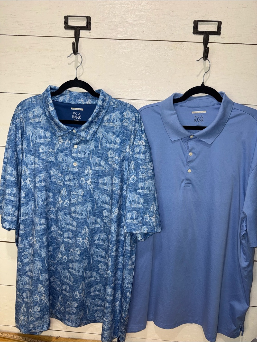 Jos. A. Banks Men's Light Blue & Tropical/Hawaiian Patterned Polo Duo. Size 2X